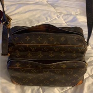 Authentic LV 💼